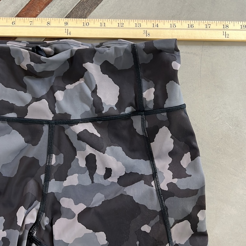Athleta Ultimate Stash Pocket Camo 7/8 Tight Sz LP EUC - Picture 10 of 14